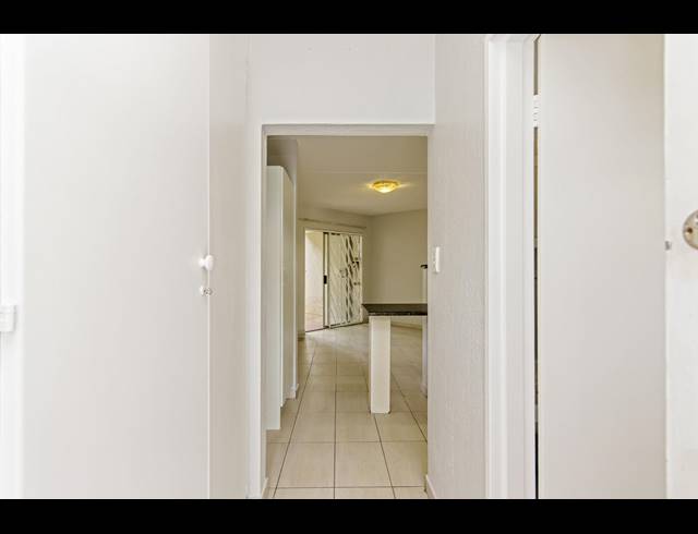 1 BEDROOM APARTMENT FOR SALE IN BRYANSTON